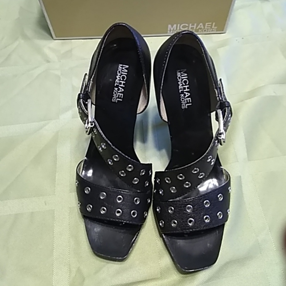 ✨Authentic Michael Kors Strapy Heels!✨